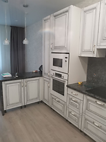 Кухня с барной стойкой